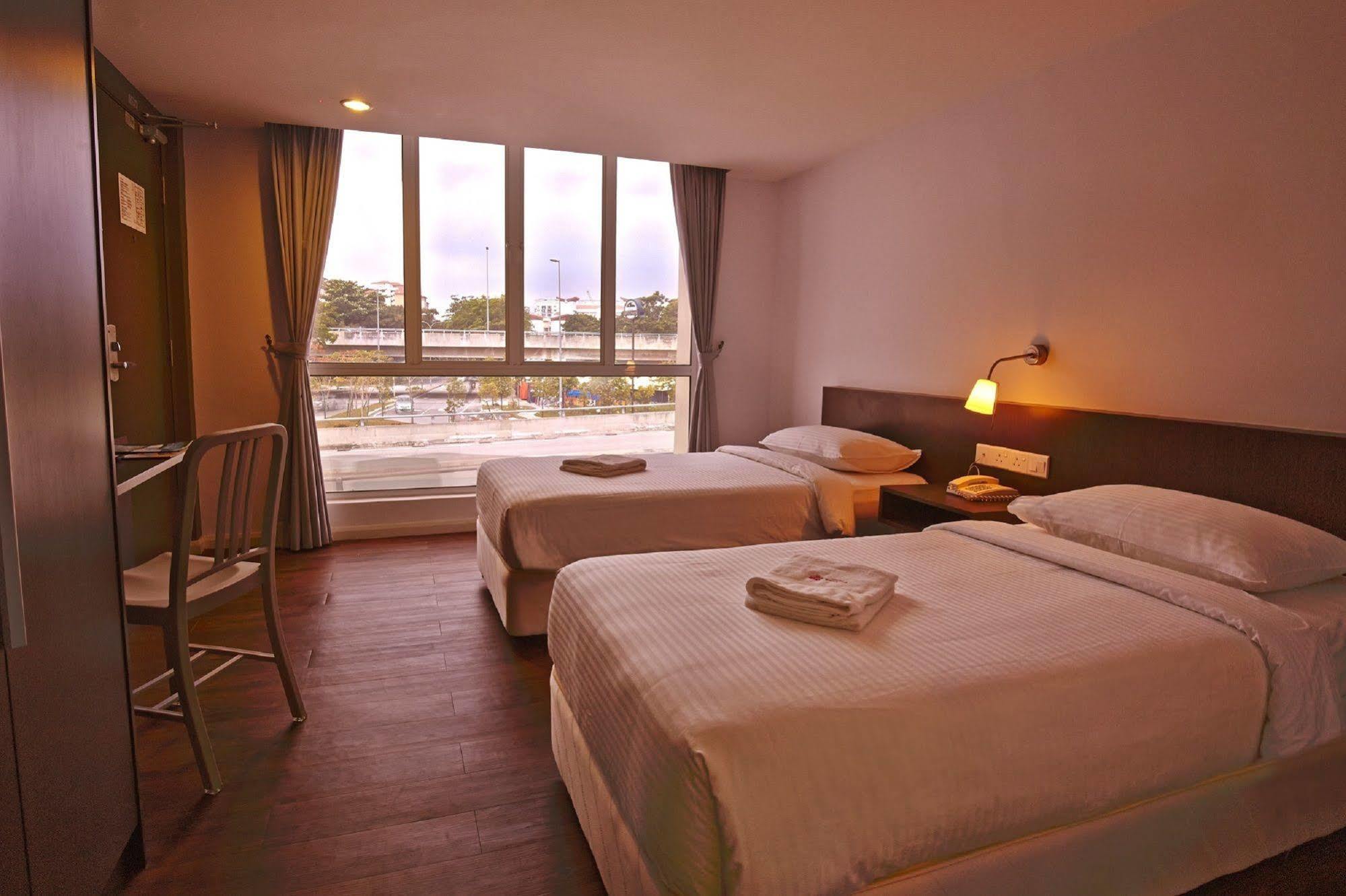 Zen Rooms Sakura Boutique Hotel Куала Лумпур Екстериор снимка
